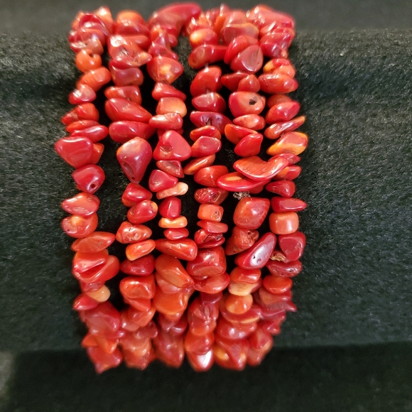 GORGEOUS IN RED - Picture 1 of 5